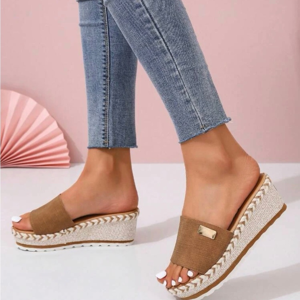 Comfy brown wedge faux suede slides - Picture 2 of 3